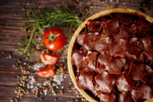 Knackige Craftsman Beef Chips, knusprig und lecker, fein gewürzt, Trockenfleisch aus Bayern, Dörrfleisch, Rindfleisch Jerky Chips